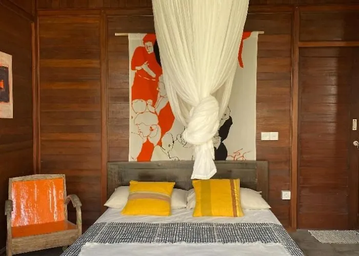 Ferienhaus Artistic Tiny House In *